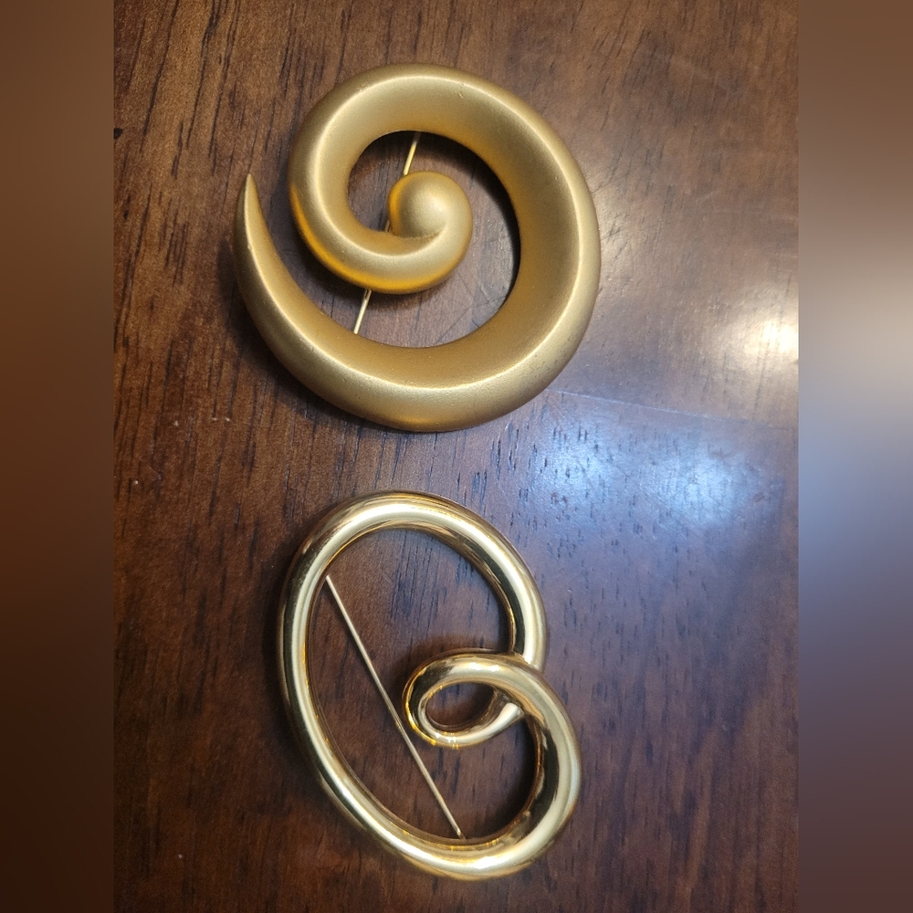 Goldtone Spiral Brooch Set Of 2 - Picture 5 of 5